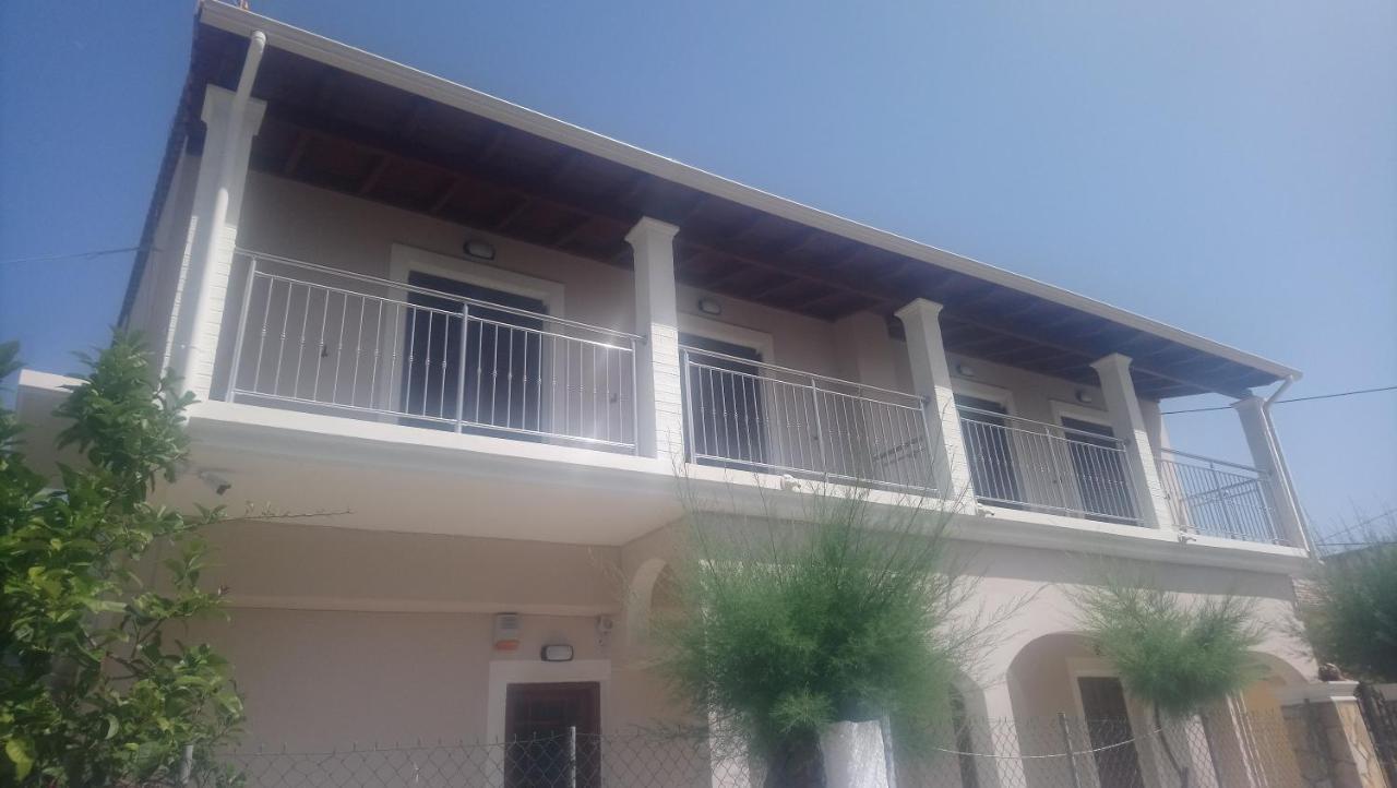 Mary'S Apartments Close To The Sea 圣乔治斯 外观 照片